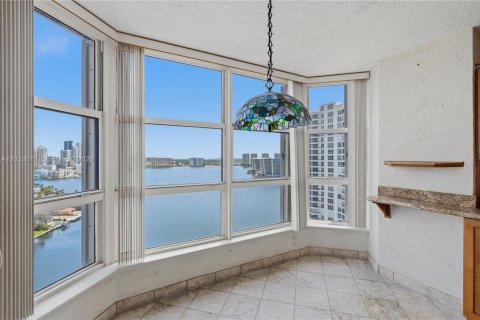 Condo in Aventura, Florida, 2 bedrooms  № 2087359 - photo 19