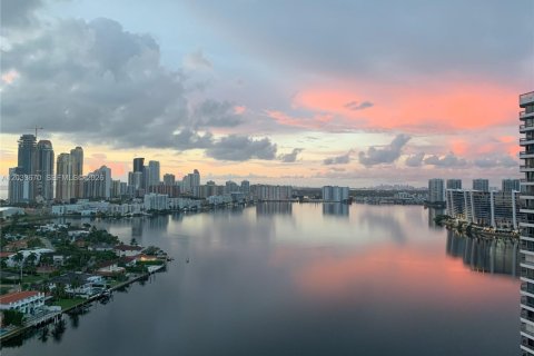 Condo in Aventura, Florida, 2 bedrooms  № 2087359 - photo 14