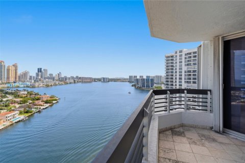 Condo in Aventura, Florida, 2 bedrooms  № 2087359 - photo 2
