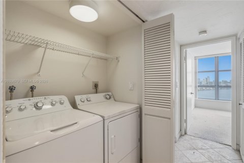 Condo in Aventura, Florida, 2 bedrooms  № 2087359 - photo 11