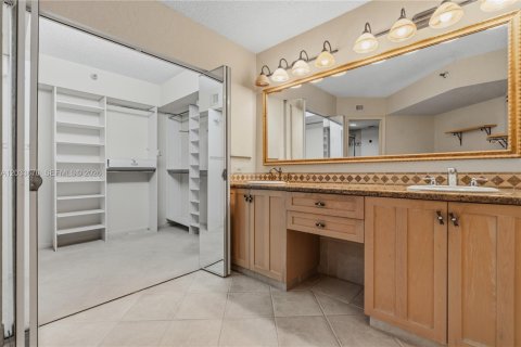 Condo in Aventura, Florida, 2 bedrooms  № 2087359 - photo 6