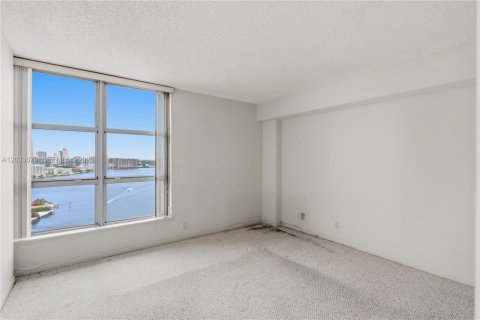 Condo in Aventura, Florida, 2 bedrooms  № 2087359 - photo 26