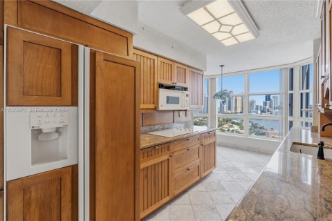 Condo in Aventura, Florida, 2 bedrooms  № 2087359 - photo 10