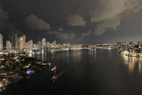 Condo in Aventura, Florida, 2 bedrooms  № 2087359 - photo 16