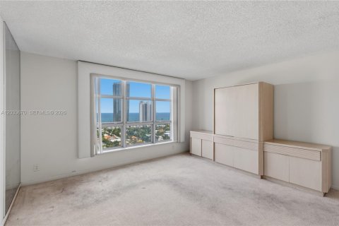 Condo in Aventura, Florida, 2 bedrooms  № 2087359 - photo 24