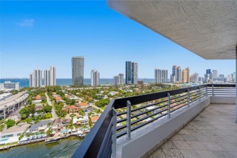 Condo in Aventura, Florida, 2 bedrooms  № 2087359 - photo 13