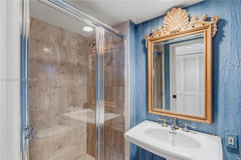 Condo in Aventura, Florida, 2 bedrooms  № 2087359 - photo 8