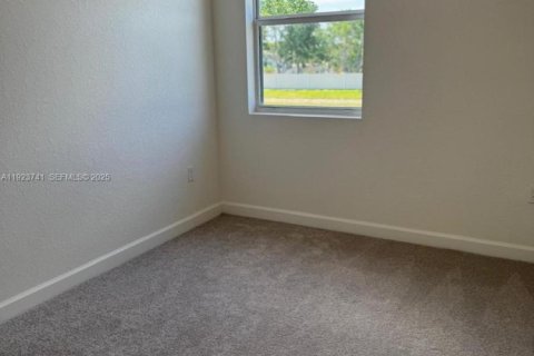 Снять в аренду виллу или дом в Пемброк-Пайнс, Флорида 3 спальни, 166.02м2, № 1982117 - фото 4