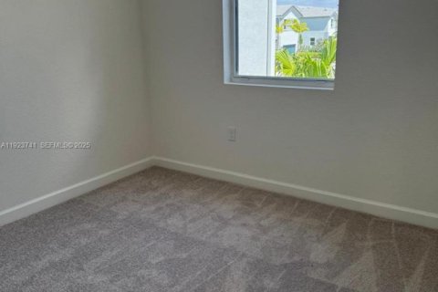 Снять в аренду виллу или дом в Пемброк-Пайнс, Флорида 3 спальни, 166.02м2, № 1982117 - фото 3