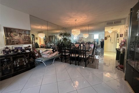 Condo in Hallandale Beach, Florida, 1 bedroom  № 1860431 - photo 22