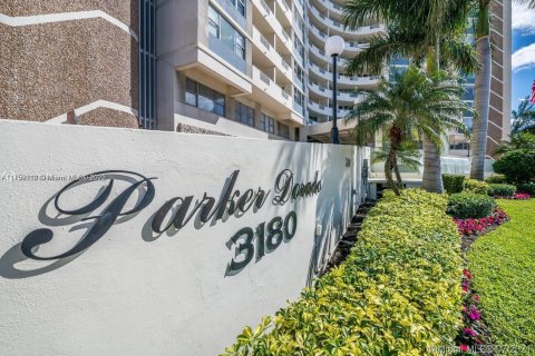 Condo in Hallandale Beach, Florida, 1 bedroom  № 1860431 - photo 4