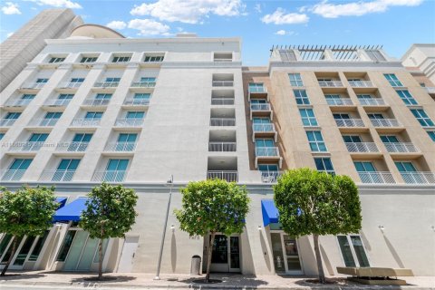 Condo in Miami, Florida, 2 bedrooms  № 1892236 - photo 15
