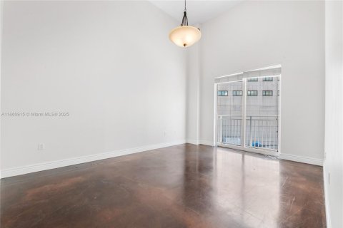 Condo in Miami, Florida, 2 bedrooms  № 1892236 - photo 7
