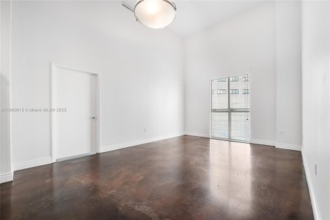 Condo in Miami, Florida, 2 bedrooms  № 1892236 - photo 6