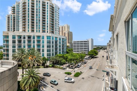 Condo in Miami, Florida, 2 bedrooms  № 1892236 - photo 14