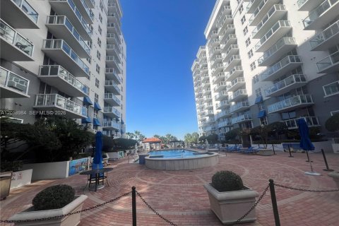 Condo in Miami, Florida, 1 bedroom  № 2086497 - photo 19