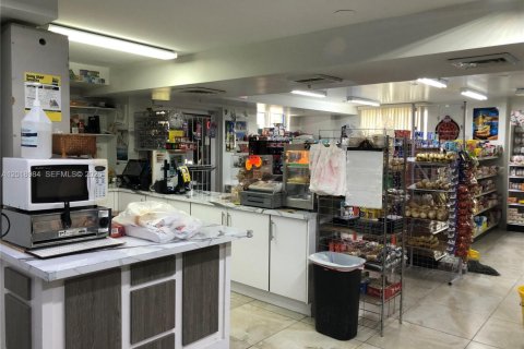 Condo in Miami, Florida, 1 bedroom  № 2086497 - photo 17