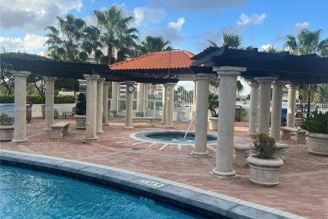 Condo in Miami, Florida, 1 bedroom  № 2086497 - photo 24