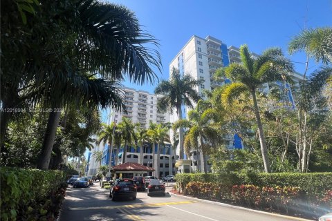 Condo in Miami, Florida, 1 bedroom  № 2086497