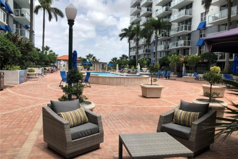 Condo in Miami, Florida, 1 bedroom  № 2086497 - photo 14