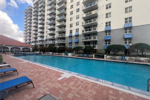 Condo in Miami, Florida, 1 bedroom  № 2086497 - photo 23