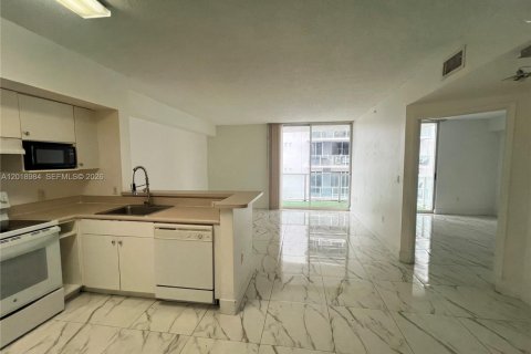 Condo in Miami, Florida, 1 bedroom  № 2086497 - photo 3