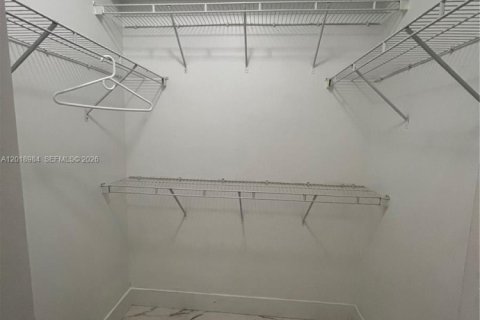 Condo in Miami, Florida, 1 bedroom  № 2086497 - photo 8