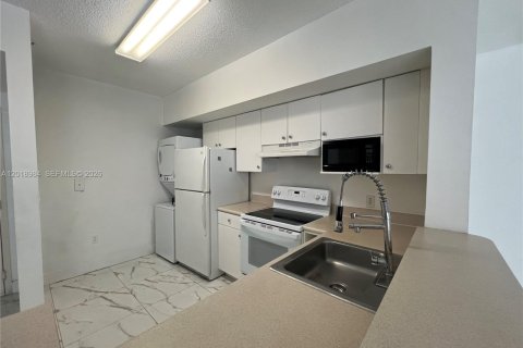 Condo in Miami, Florida, 1 bedroom  № 2086497 - photo 5