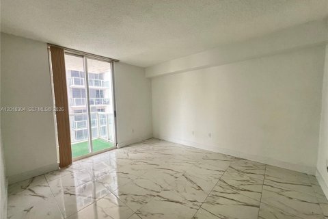 Condo in Miami, Florida, 1 bedroom  № 2086497 - photo 4