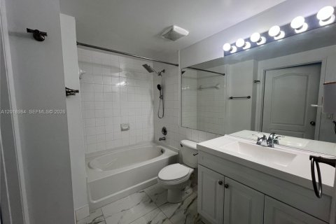 Condo in Miami, Florida, 1 bedroom  № 2086497 - photo 7