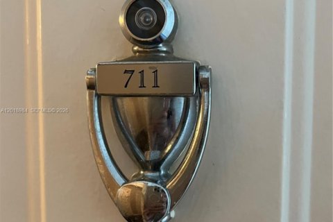 Condo in Miami, Florida, 1 bedroom  № 2086497 - photo 27