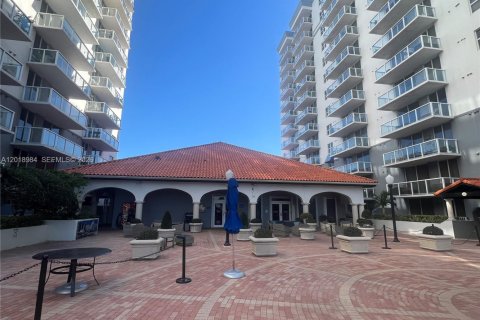 Condo in Miami, Florida, 1 bedroom  № 2086497 - photo 20
