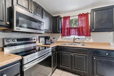 Villa ou maison à vendre à Tampa, Floride: 3 chambres, 82.5 m2 № 2297056 - photo 6