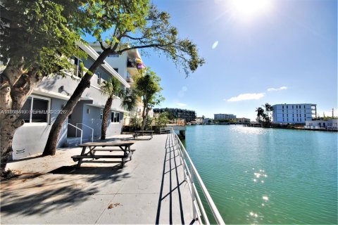 Appartement à louer à Miami Beach, Floride: 976.03 m2 № 2057190 - photo 2