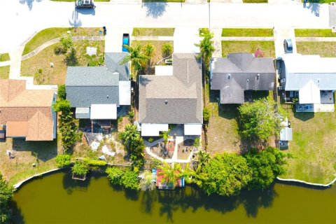 House in Holiday, Florida 3 bedrooms, 144.93 sq.m. № 1775671 - photo 17