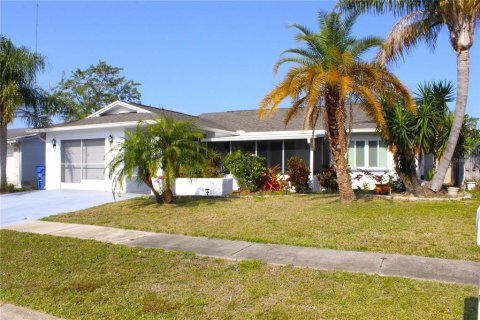 House in Holiday, Florida 3 bedrooms, 144.93 sq.m. № 1775671 - photo 3