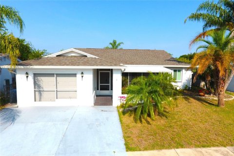 House in Holiday, Florida 3 bedrooms, 144.93 sq.m. № 1775671 - photo 13