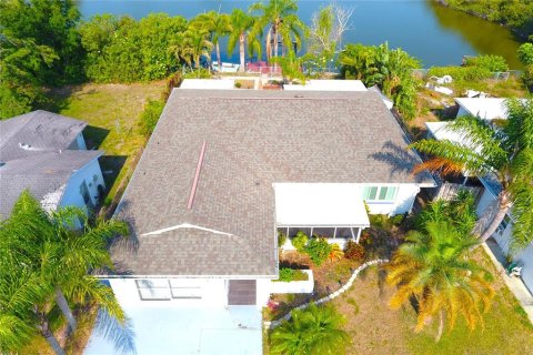 House in Holiday, Florida 3 bedrooms, 144.93 sq.m. № 1775671 - photo 14