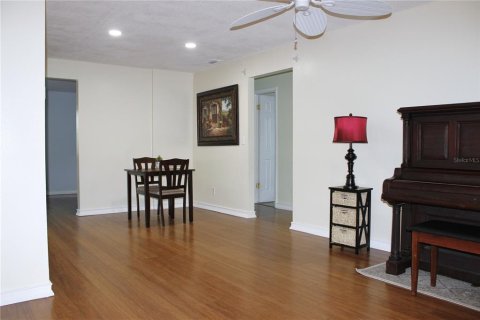 House in Holiday, Florida 3 bedrooms, 144.93 sq.m. № 1775671 - photo 25