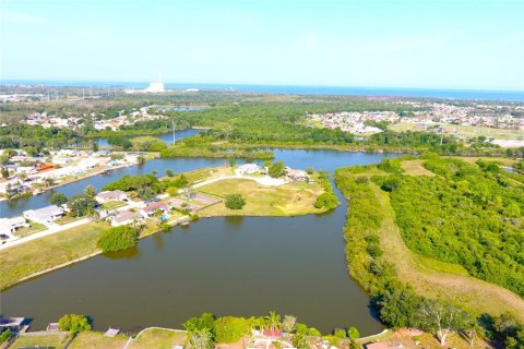 House in Holiday, Florida 3 bedrooms, 144.93 sq.m. № 1775671 - photo 15