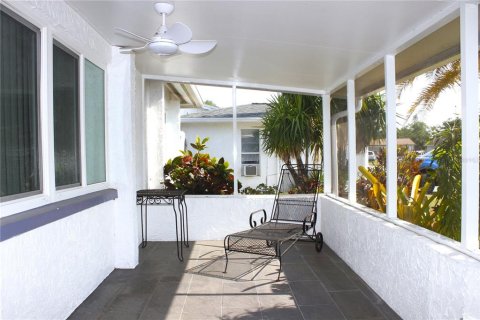 House in Holiday, Florida 3 bedrooms, 144.93 sq.m. № 1775671 - photo 4
