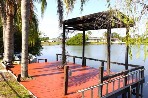 House in Holiday, Florida 3 bedrooms, 144.93 sq.m. № 1775671 - photo 6