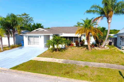 House in Holiday, Florida 3 bedrooms, 144.93 sq.m. № 1775671 - photo 12