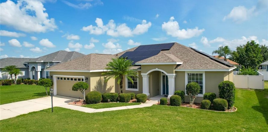 House in Winter Haven, Florida 4 bedrooms, 182.09 sq.m. № 2212149