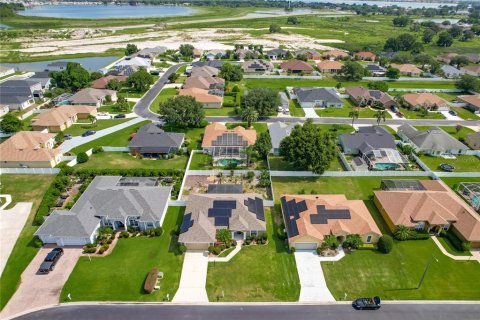 House in Winter Haven, Florida 4 bedrooms, 182.09 sq.m. № 2212149 - photo 23