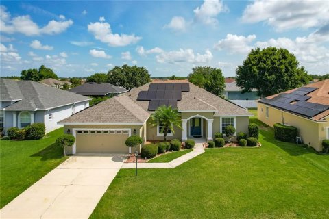 House in Winter Haven, Florida 4 bedrooms, 182.09 sq.m. № 2212149 - photo 11