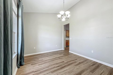 House in Winter Haven, Florida 4 bedrooms, 182.09 sq.m. № 2212149 - photo 3