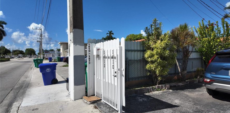 Immobilier commercial à Miami, Floride 284.19 m2 № 2090936