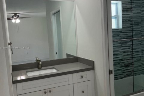 Снять в аренду виллу или дом в Майами, Флорида 3 спальни, 138.61м2, № 1957761 - фото 28