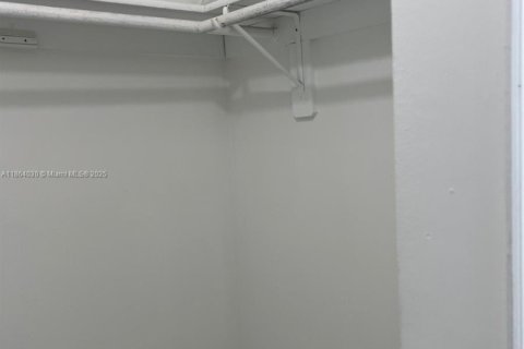 Снять в аренду виллу или дом в Майами, Флорида 3 спальни, 138.61м2, № 1957761 - фото 23